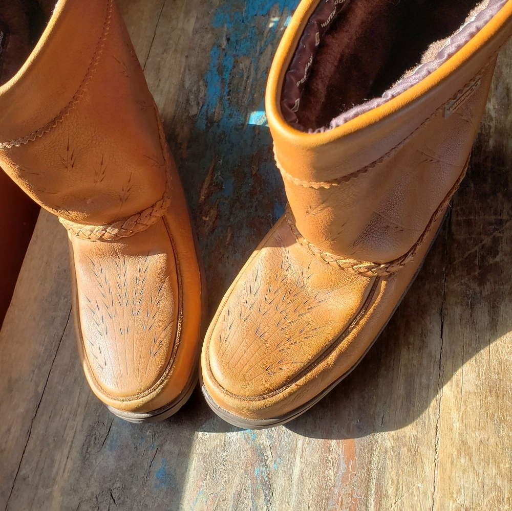 🌬MANITOBA MUKLUKS leather . Water proof . Snow boots . Moccasins .